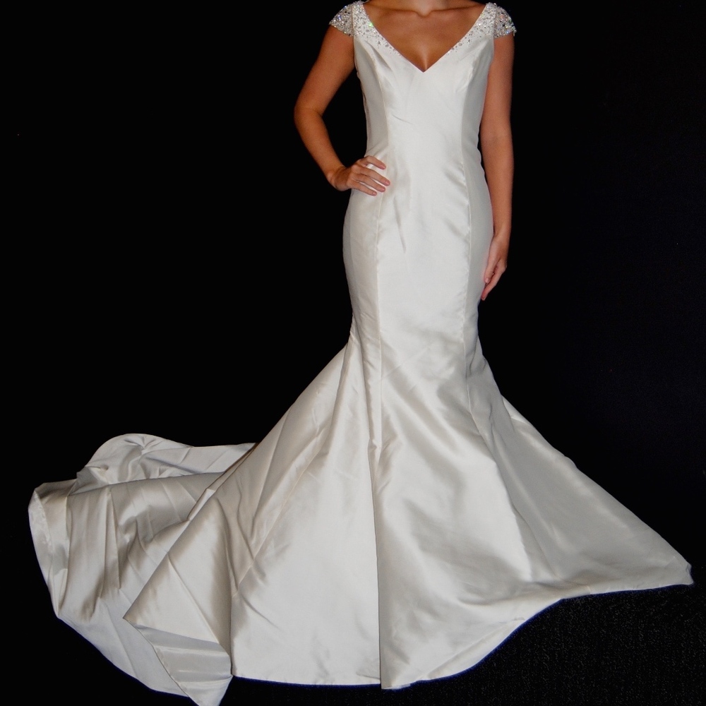Badgley Mischka Elizabeth